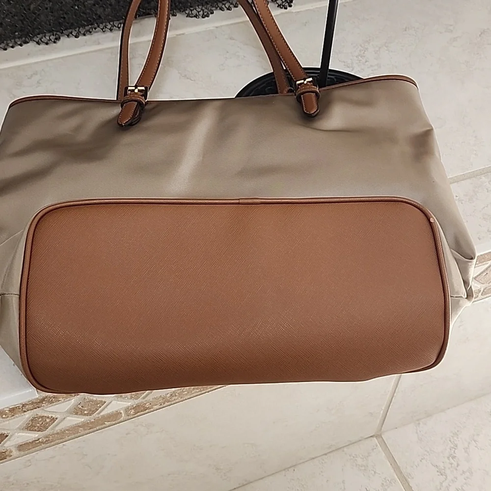 🌟❤️‍🔥 MICHAEL KORS East West TOTE BAG ❤️‍🔥🌟